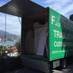 Grazie alla sua ampiezza, il camion di Fratelli Traverso Trasloco potrà ospitare tutti i tuoi mobili.